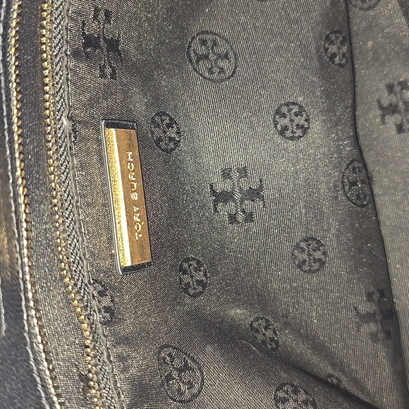 Tory Burch Black Willa Quilted Leather Tote/Shoulder Bag w/ Black L.& Gold Chain - Picture 4 of 13